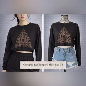 Def Leppard Cropped Graphic Sweatshirt Size XS Black Band Tee Leopard Logo
